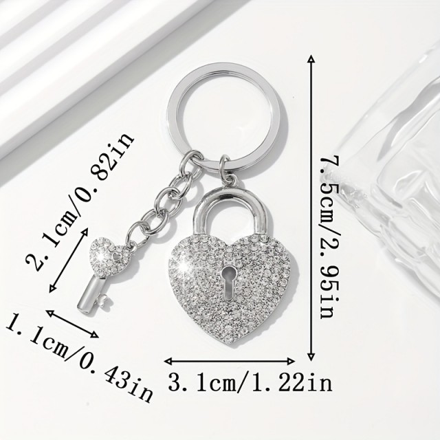 Obesek za ključe in torbico v obliki srca