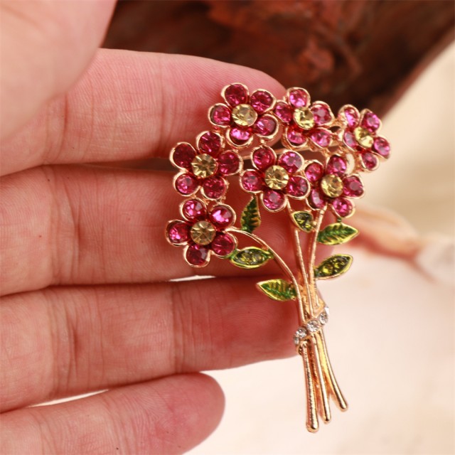 Luksuzna broška v obliki šopka