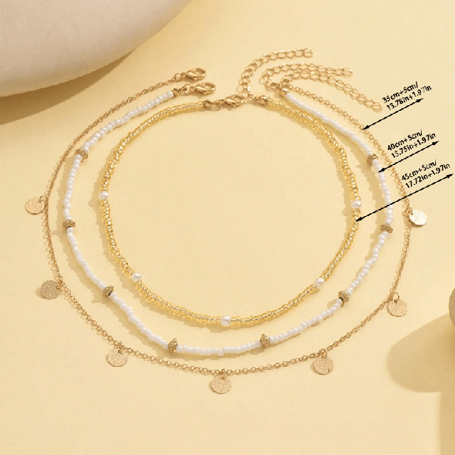 Komplet 3 poletnih ogrlic s perlicami in kovinskimi obeski 