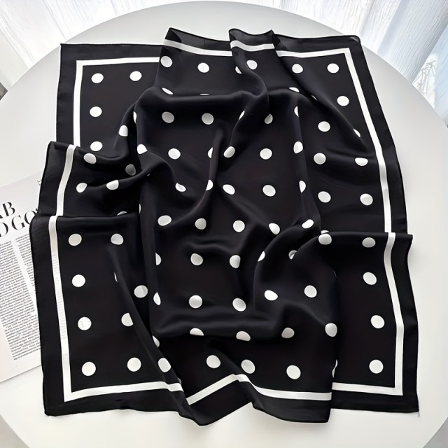 Elegantna črno bela kvadratna ruta z večjimi pikicami