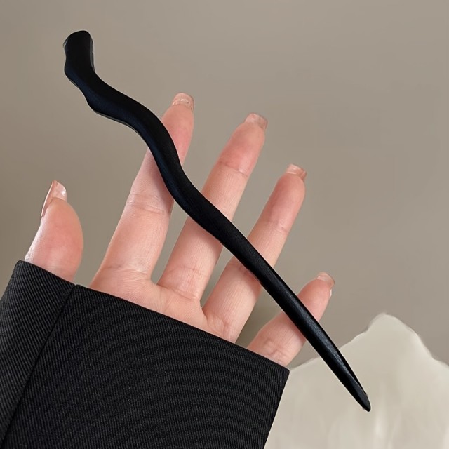 Elegantna črna lasnica v kitajskem slogu