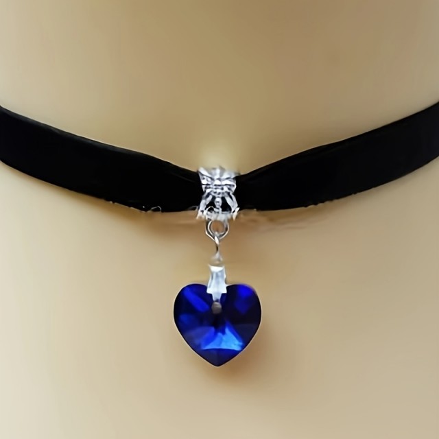 Elegantna žametna choker ogrlica z obeskom srca 2 barvi