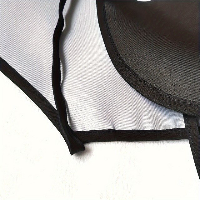 Stilski črni predpasnik z napisom 