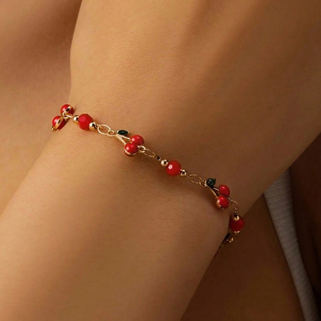 Trendna zapestnica s češnjicami