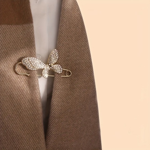 Akcijski komplet s 15 zlatimi broškami