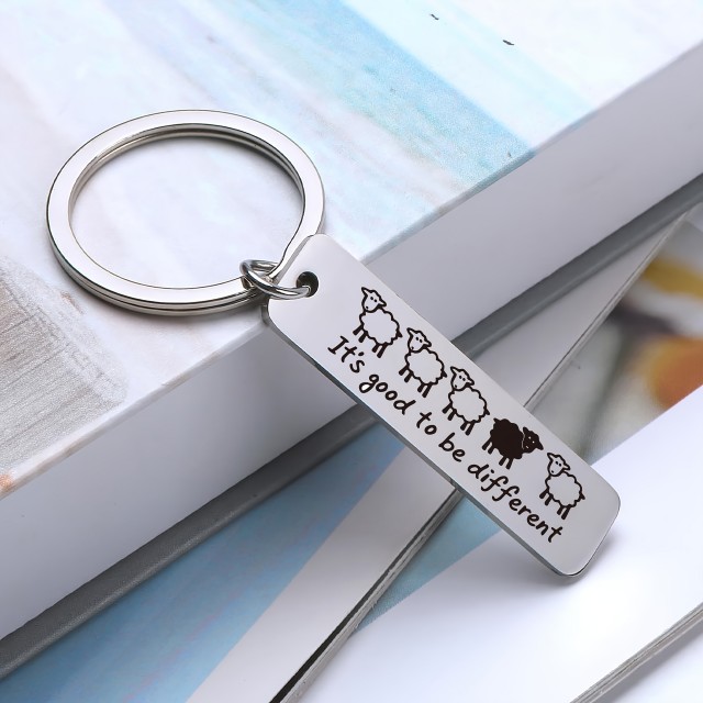Obesek za ključe z ovčkami It's Good to Be Different