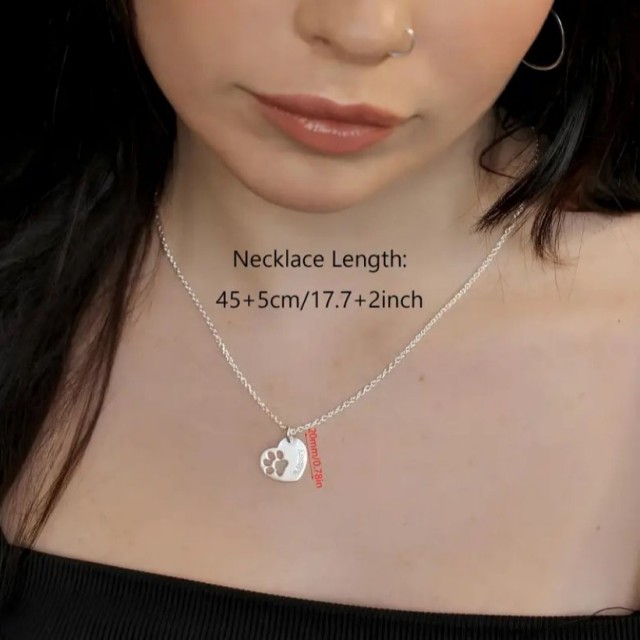 Personalizirana ogrlica z obeskom v obliki srca in tačko