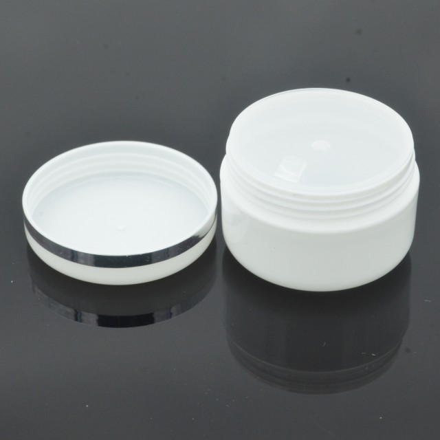 Bela plastična kozmetična posodica s kupolastim pokrovom - 10 ml