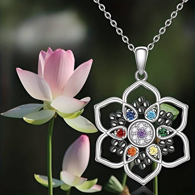 Verižica z obeskom rožice in sedem kamnov čakre