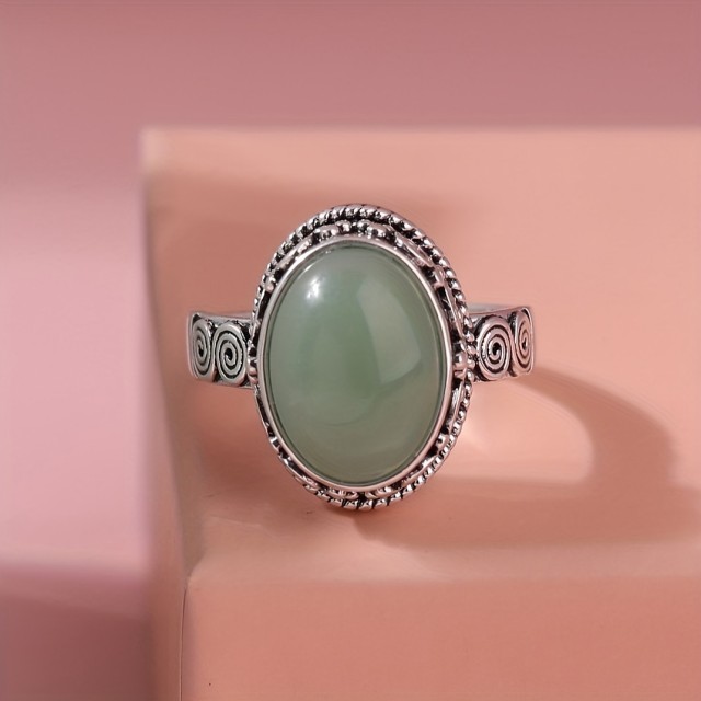 Prilagodljiv odprt prstan s sintetičnim zelenim kamnom 