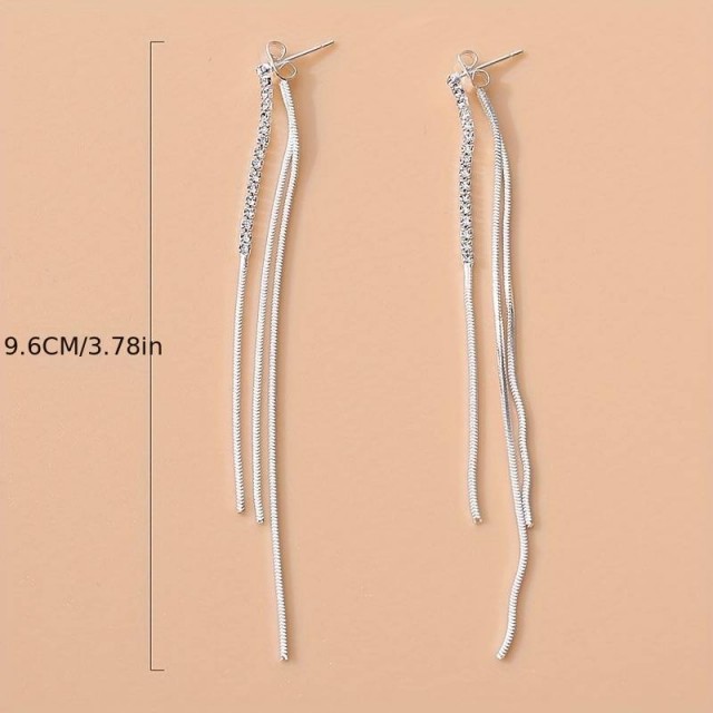 Elegantni sijoči uhani z resicami