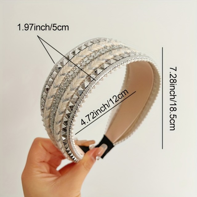 Širok pleten obroč v boemskem slogu