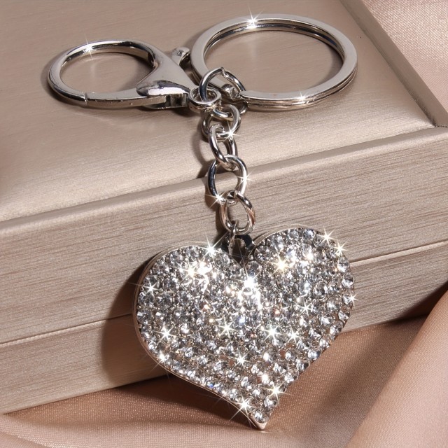 Kovinski obesek za ključe z bleščečim srcem