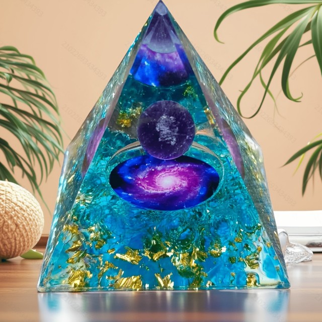 Orgonitna piramida “Galaksija” z ametistom 5 cm