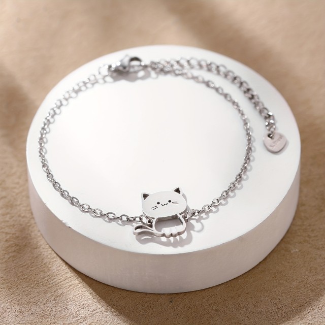 Prikupna zapestnica v srebrni ali zlati barvi z muco