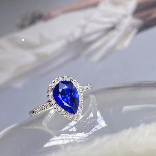 Prilagodljiv odprt prstan z modrim sintetičnim cirkonijem 