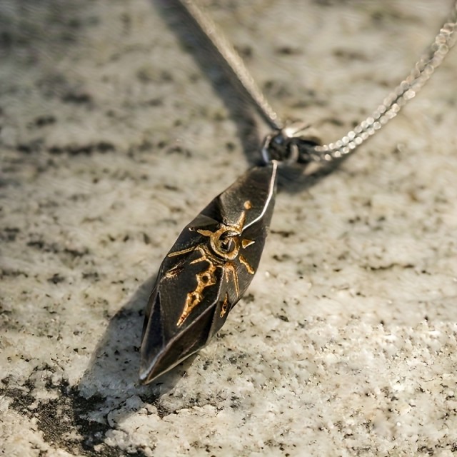 Moška verižica z obeskom sončnih žarkov