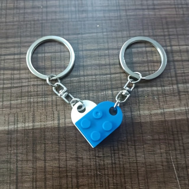 Komplet 2 obeskov za ključe lego sestavljanka v obliki srca 4 barve