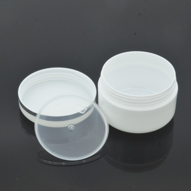 Bela plastična kozmetična posodica s kupolastim pokrovom - 10 ml