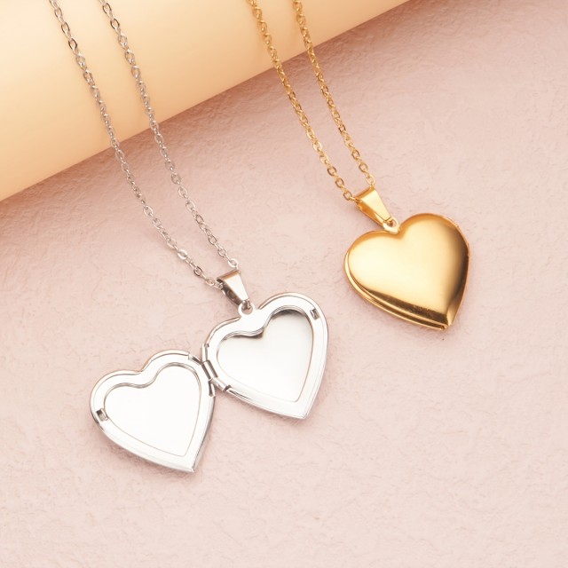 Nerjaveča ogrlica z odpirajočim medaljonom v obliki srca 2 barvi