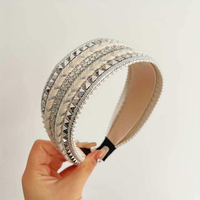 Širok pleten obroč v boemskem slogu