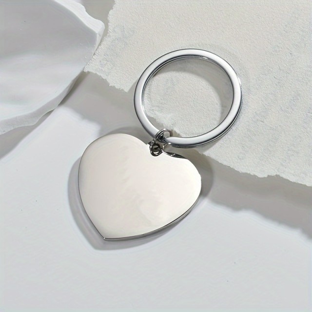 Personaliziran obesek za ključe v obliki srca z gravuro po vaših željah