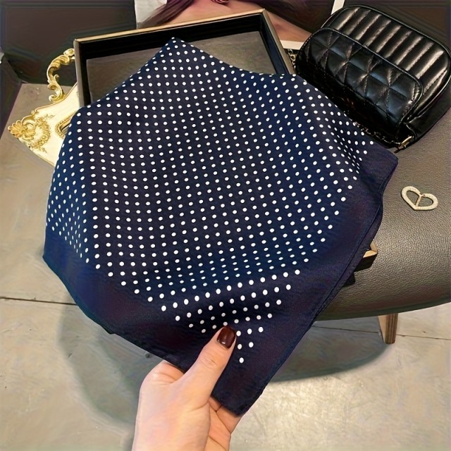 Temno modra ruta z manjšimi pikicami