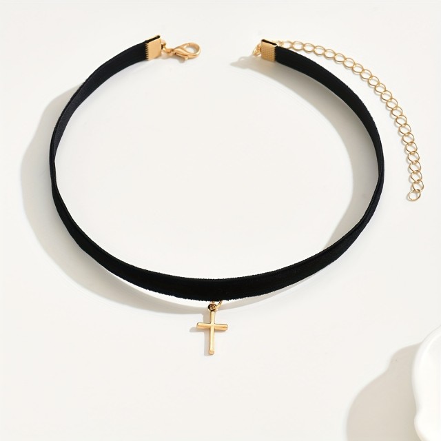 Elegantna žametna choker ogrlica z zlatim križem