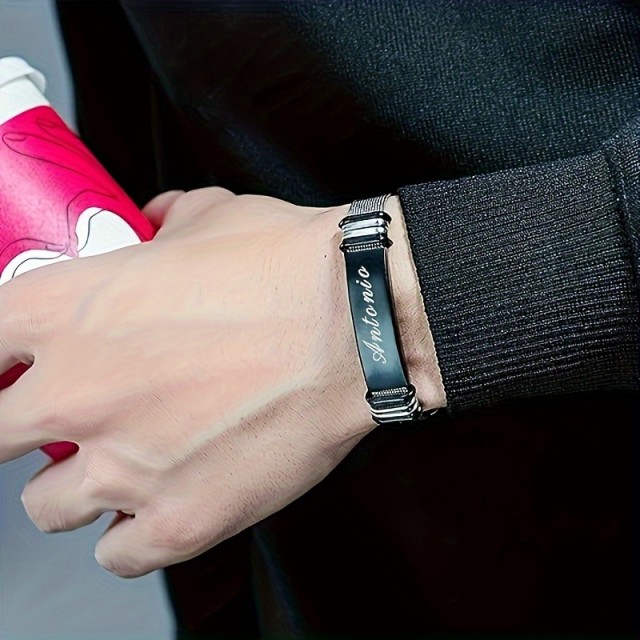 Personalizirana moška zapestnica v srebrni ali črni barvi