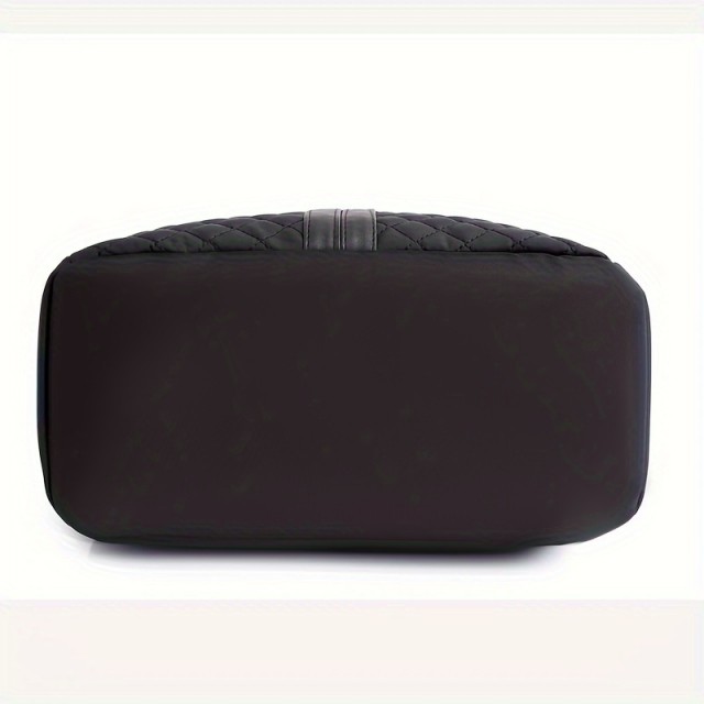 Šik ženski usnjen nahrbtnik v črni barvi