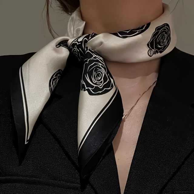 Elegantna ruta s črno-belim vzorcem vrtnic