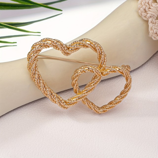 Šik broška z dvojnim srcem v zlati barvi