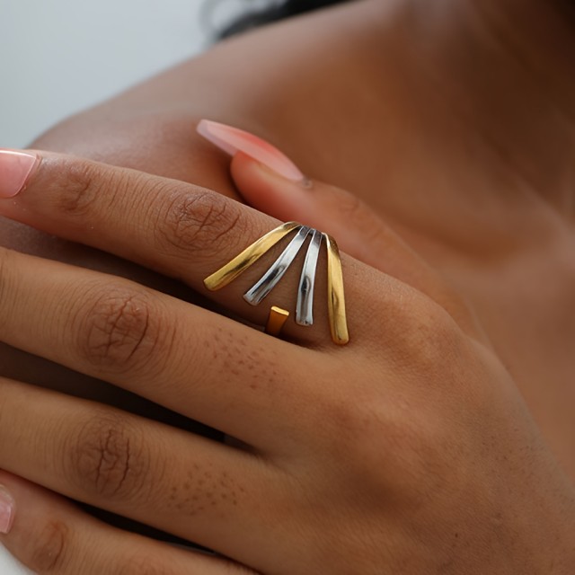 Ženski modni prstan v dveh tonih srebrn in zlat