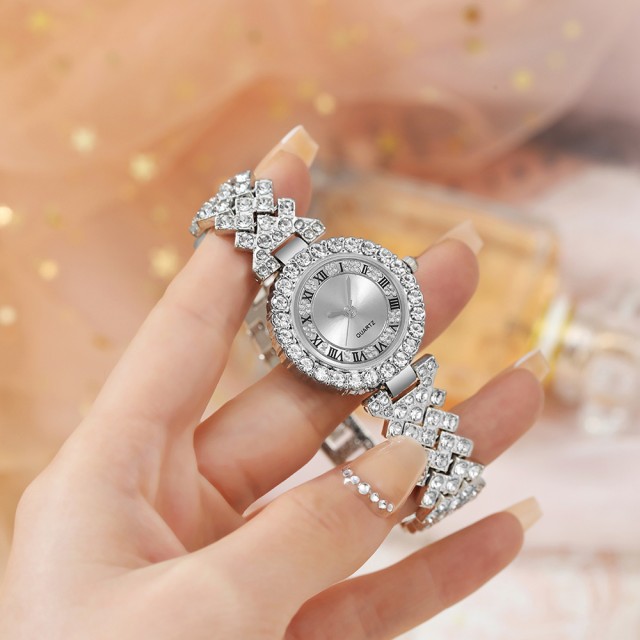 5 delni komplet s kovinsko uro in nakitom v srebrni barvi