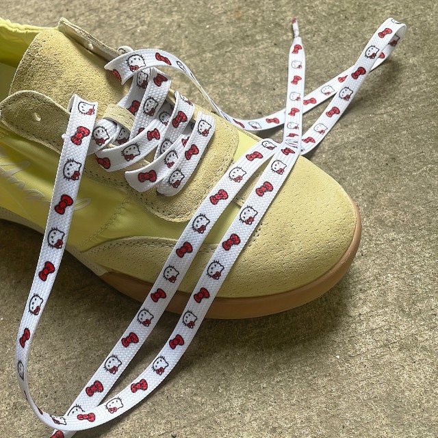 Prisrčne športne vezalke s Hello Kitty potiskom