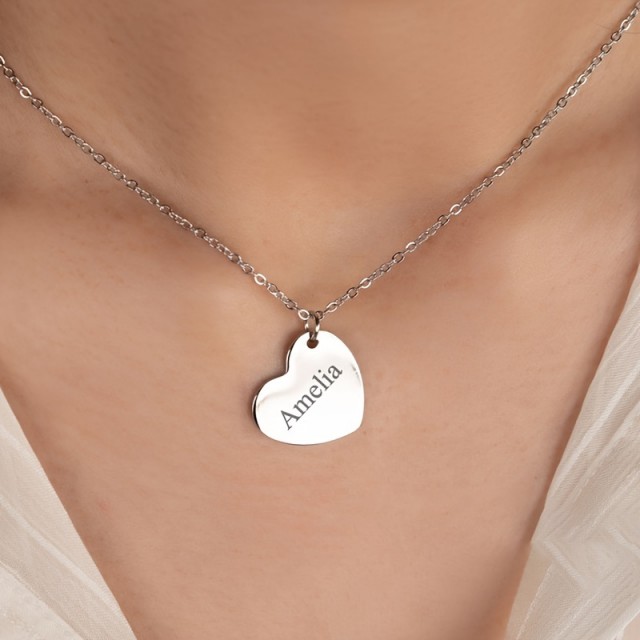 Personalizirana ogrlica z srcem in gravuro po želji