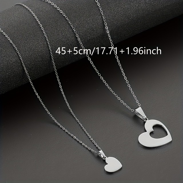 Personaliziran komplet 2 ogrlic s srcem in osebno gravuro