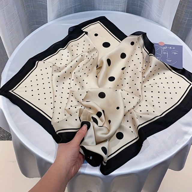 Elegantna ženska rjava ruta s pikami 