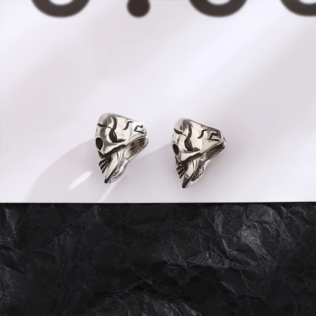 Enojni moški uhan z lobanjo brez prebadanja