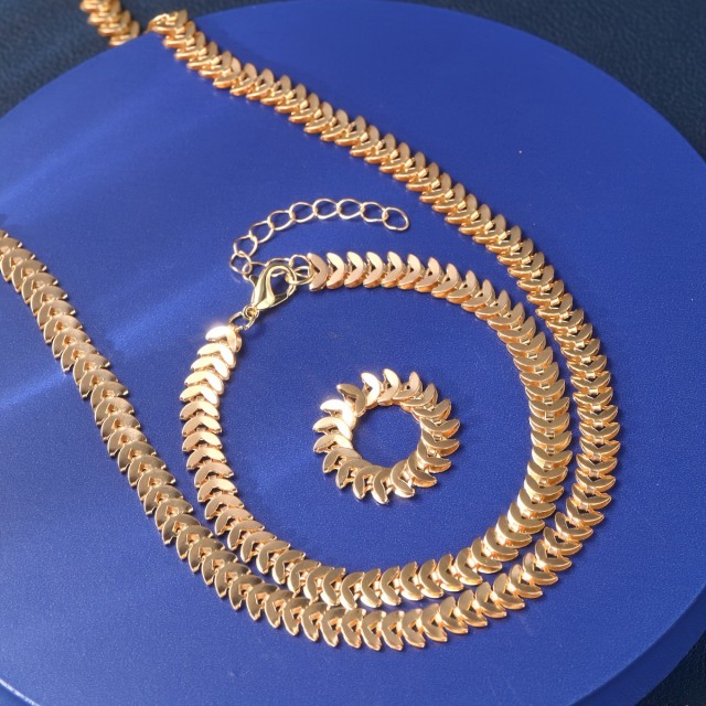 3 delni set nakita v videzu ribje kosti zlata barva