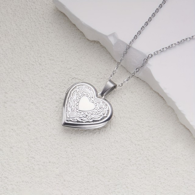 Nerjaveča ogrlica z odpirajočim srcem v 2 barvah