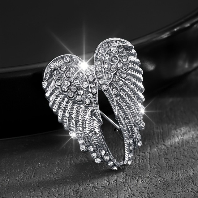 Elegantna broška z angelskimi krili v srebrni barvi