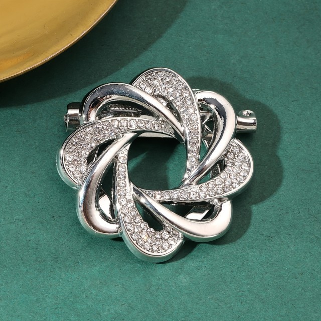 Modna broška v obliki venca  srebrna