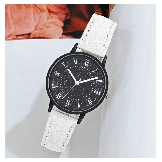 Elegantna ura črno bele barve