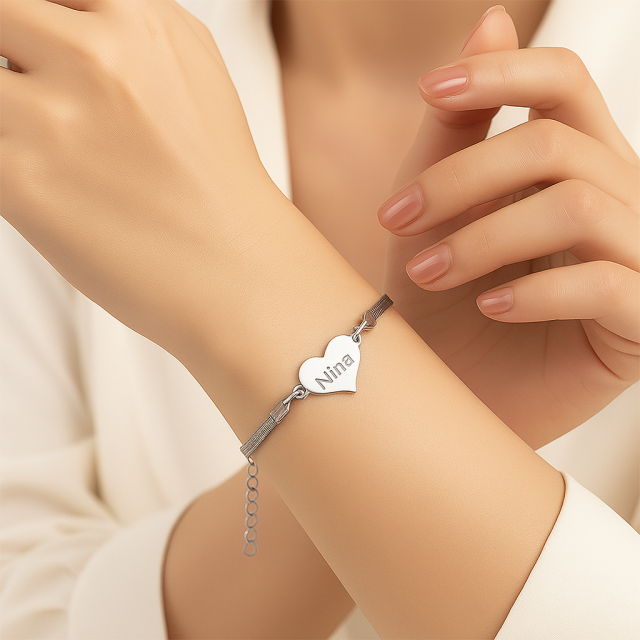 Personalizirana žeska zapestnica z motivom srca in gravuro po želji