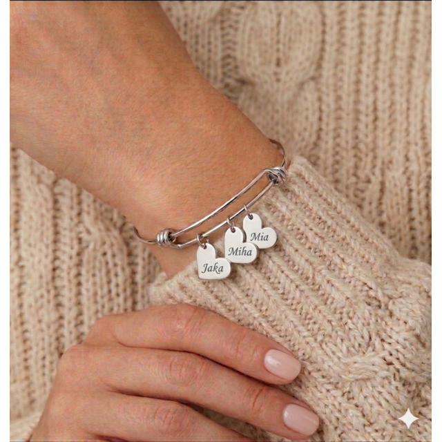 Personalizirana zapestnica s srci z možnostjo do 3 gravur 