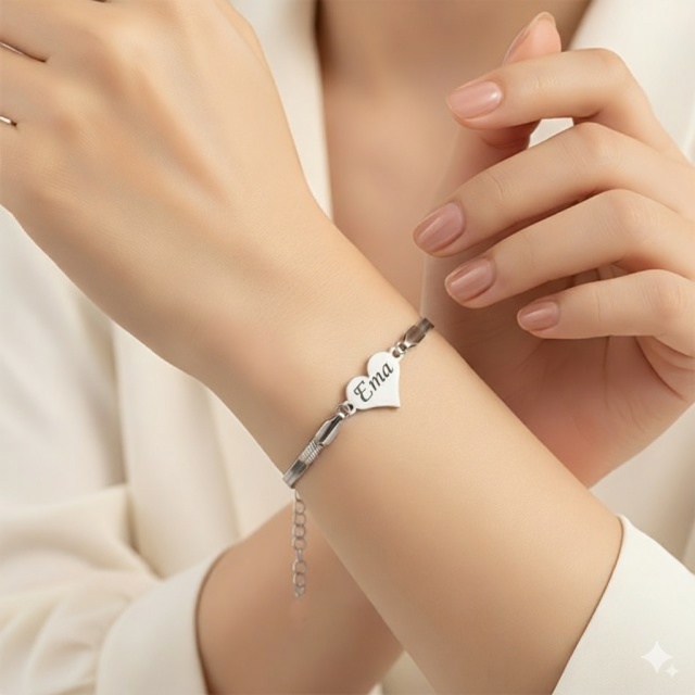 Personalizirana žeska zapestnica z motivom srca in gravuro po želji