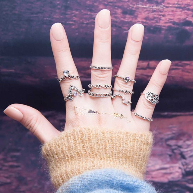 10-delni komplet prstanov v srebrni barvi