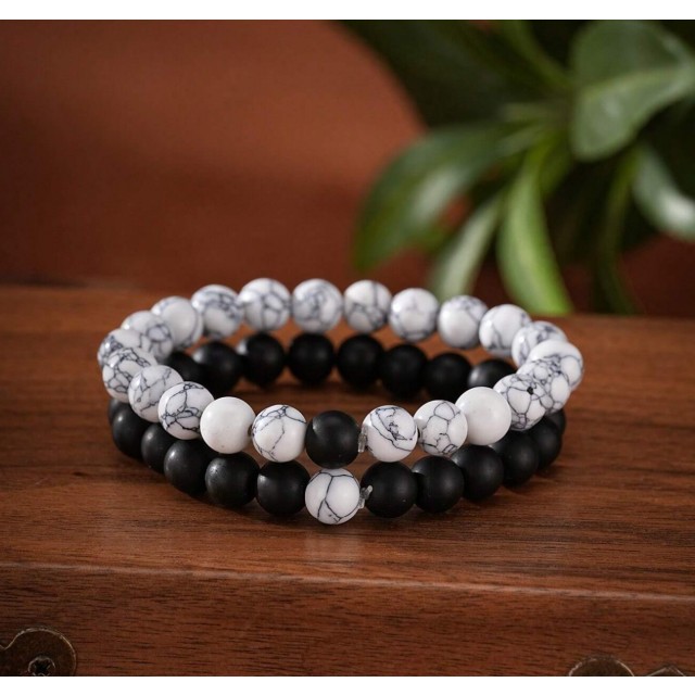 Komplet 2 zapestnic iz kamenčkov v črno-beli kombinaciji