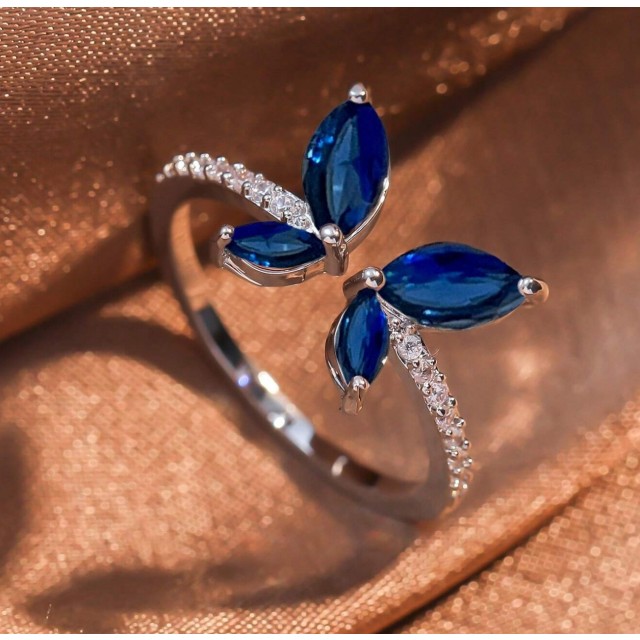 Nastavljiv prstan Metulj – kraljevsko moder sijaj